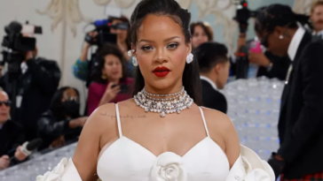 Rihanna Unveils A Stunning Autumn Hair