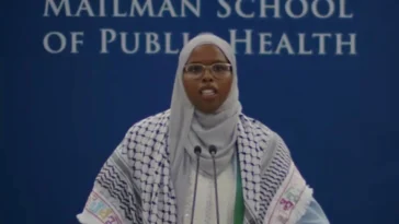 Columbia University Graduates Boo as Commencement Speaker's Mic Cuts Off During Critique of College's Stance on Gaza