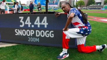 Snoop Dogg Runs the 200m at US Olympic Trials