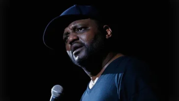 You have a weird case, why are you around?" - Fans lash out at Aries Spears as comedian calls out black women over their eyelashes